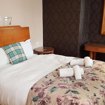 The Antelope At Upavon Hotel Bagian luar foto