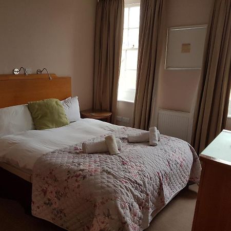 The Antelope At Upavon Hotel Bagian luar foto