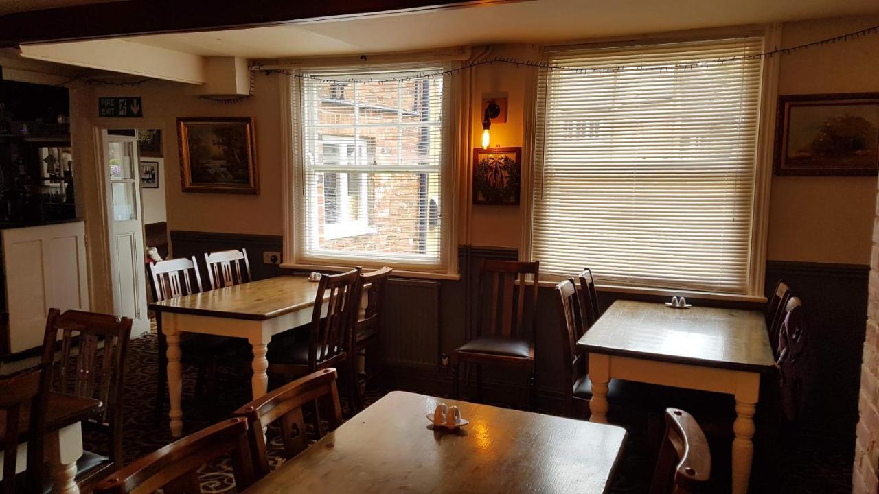 The Antelope At Upavon Hotel Bagian luar foto