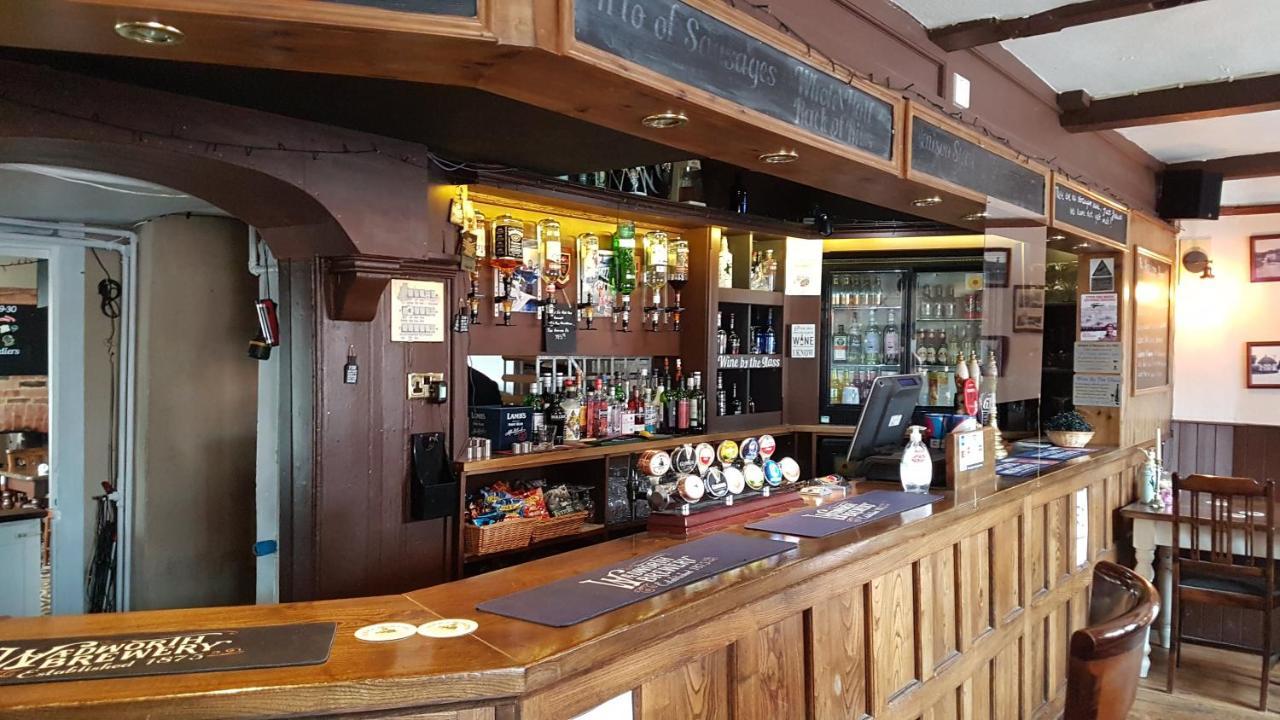 The Antelope At Upavon Hotel Bagian luar foto