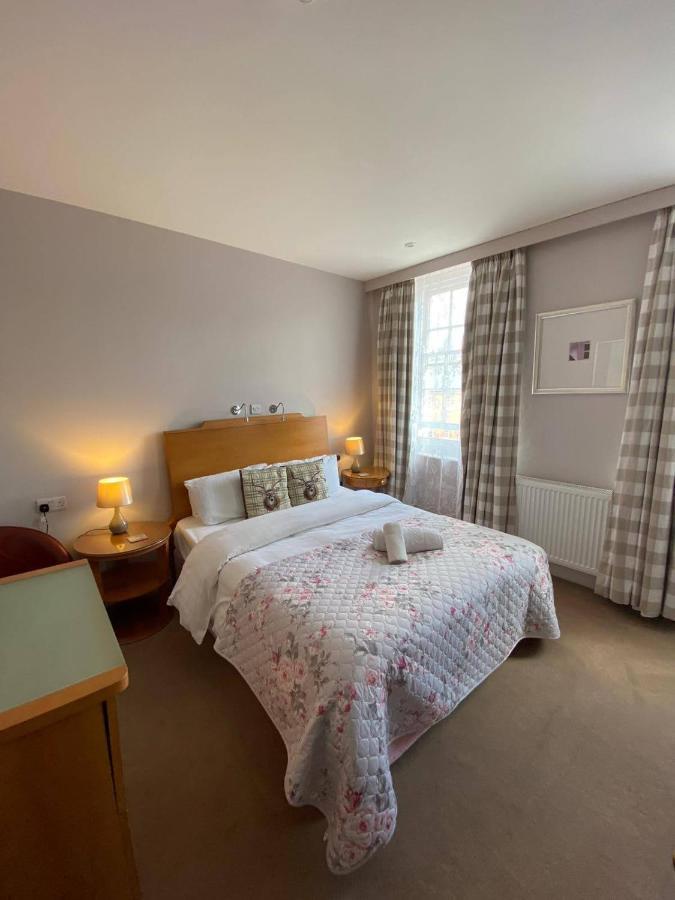 The Antelope At Upavon Hotel Bagian luar foto
