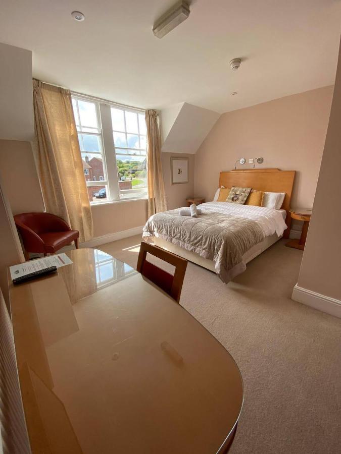 The Antelope At Upavon Hotel Bagian luar foto