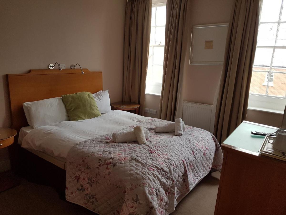 The Antelope At Upavon Hotel Bagian luar foto