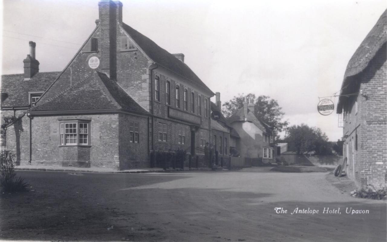 The Antelope At Upavon Hotel Bagian luar foto
