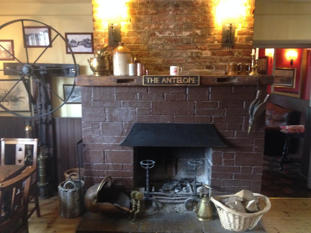 The Antelope At Upavon Hotel Bagian luar foto