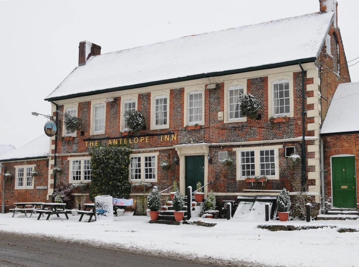 The Antelope At Upavon Hotel Bagian luar foto