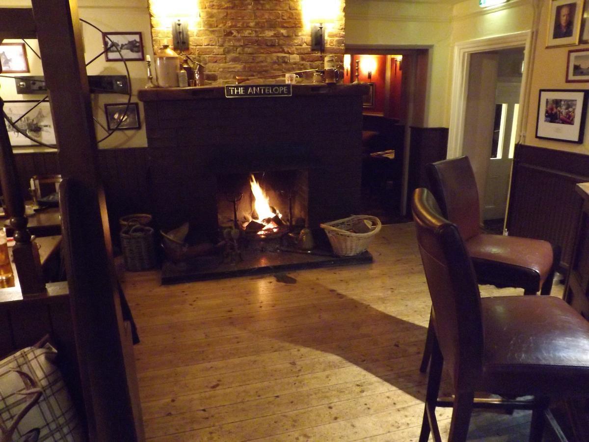 The Antelope At Upavon Hotel Bagian luar foto