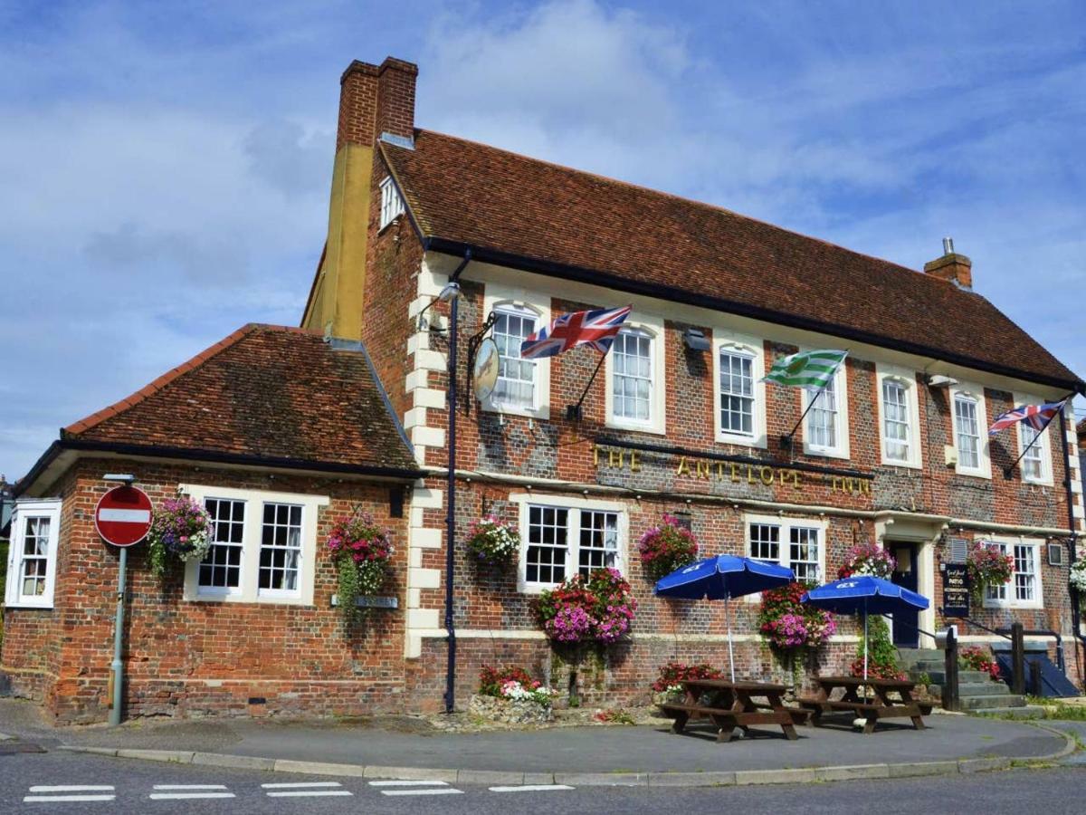 The Antelope At Upavon Hotel Bagian luar foto
